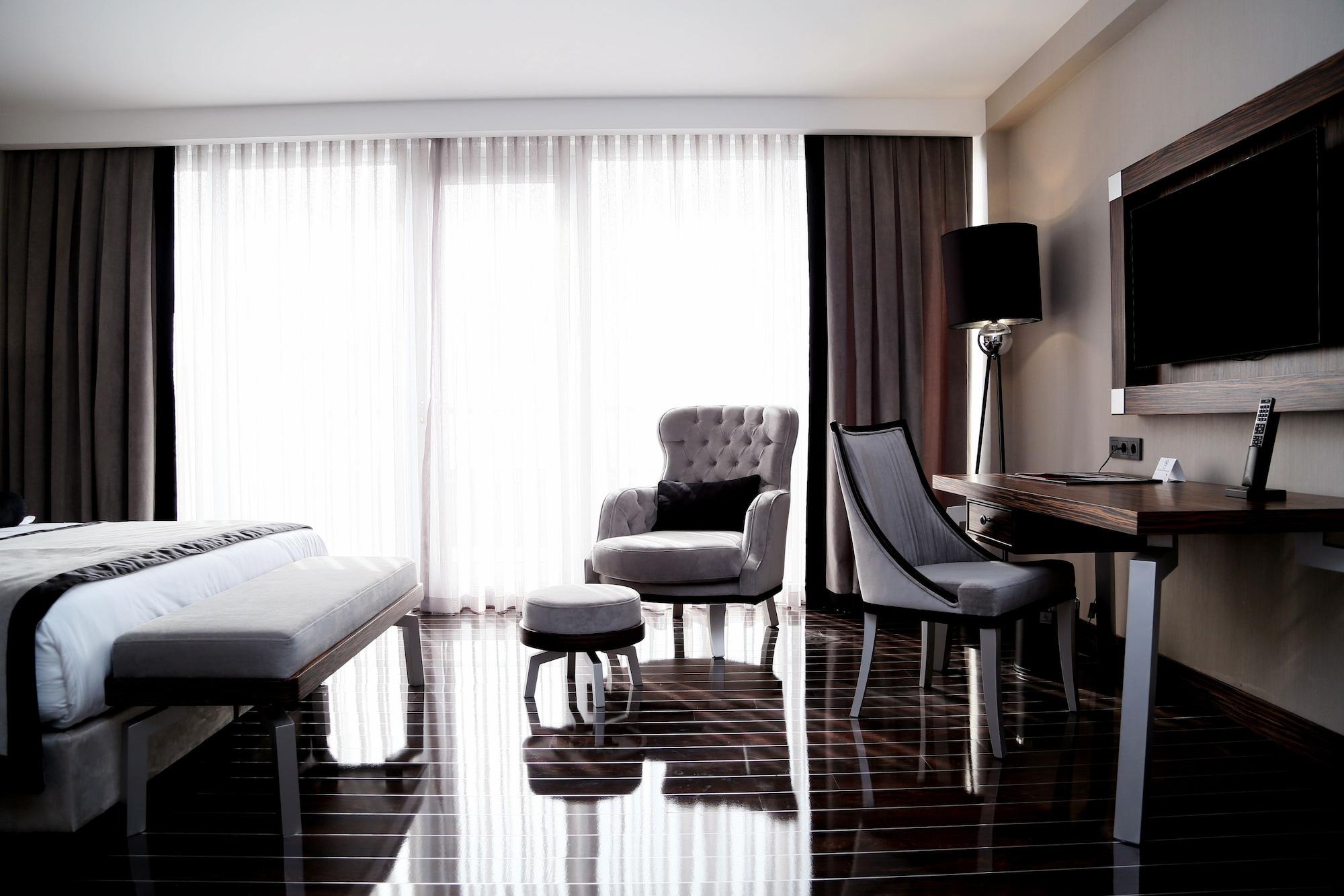 Ramada Hotel & Suites Sisli Istanbul Exterior photo